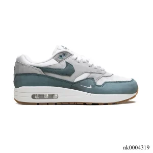 AM 1 Low Poly Adventure Shoes Sneakers - nk0004319