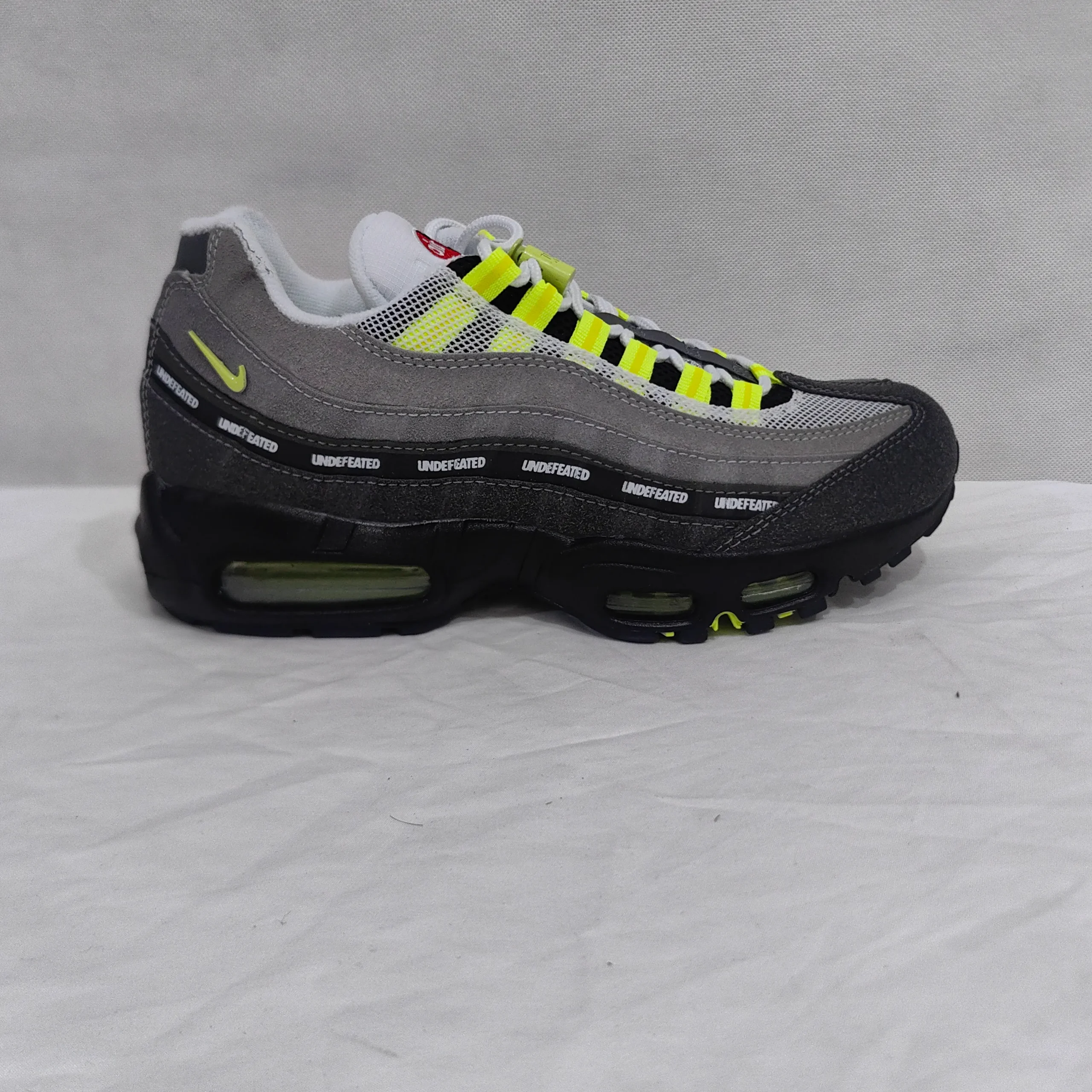 Undefeated x AM 95 Geo NYC Neon Shoes Sneakers - nk0004982 - Image 8