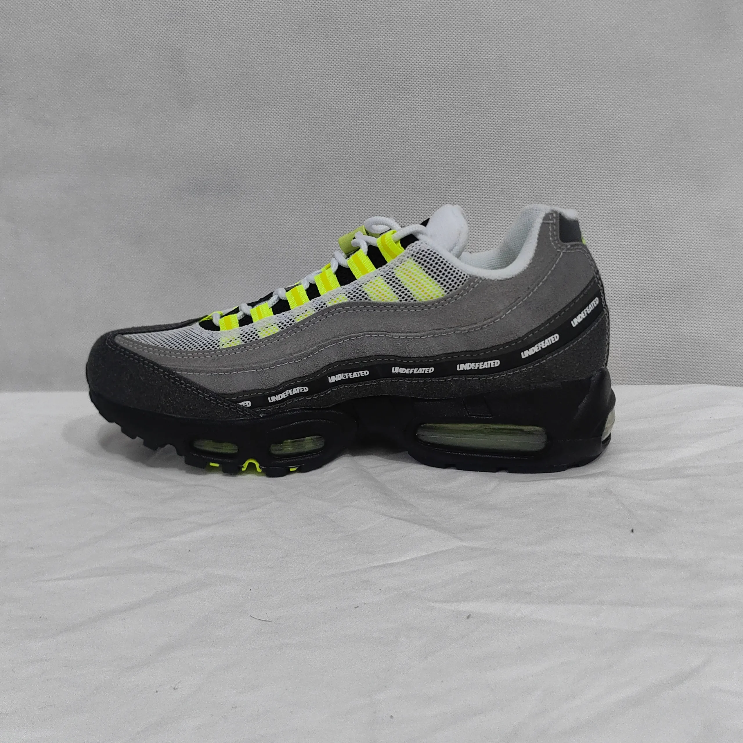 Undefeated x AM 95 Geo NYC Neon Shoes Sneakers - nk0004982 - Image 5