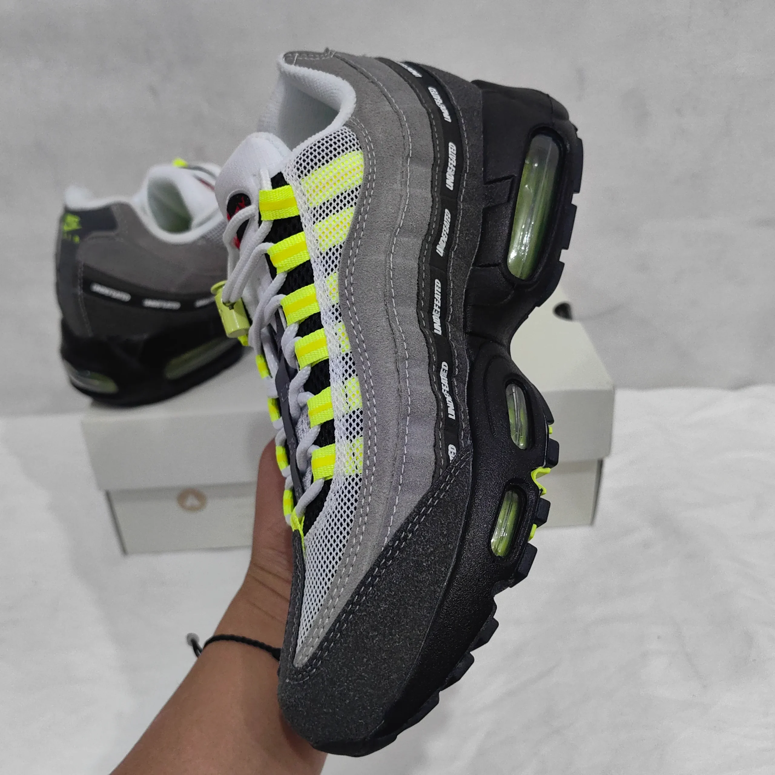 Undefeated x AM 95 Geo NYC Neon Shoes Sneakers - nk0004982 - Image 11